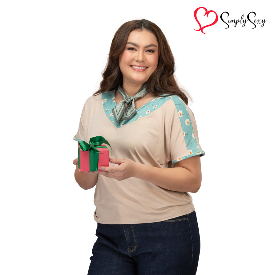 Larxie Ladie's Plus V-Neck ShortSleeved Plain - Natasha